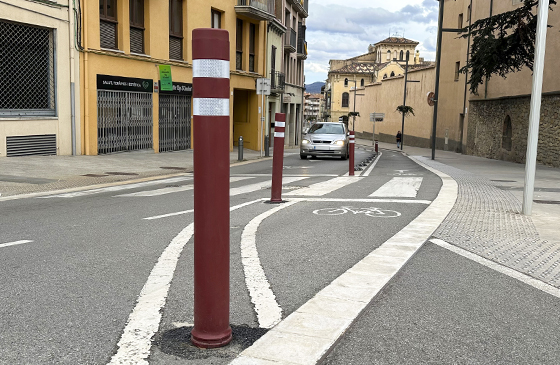 pilones flexibles a-blen dt carril bici instalades