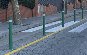 pilona aflex 80 verd amb placa instal·lada