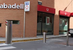 instal·lació pilona amb leds 