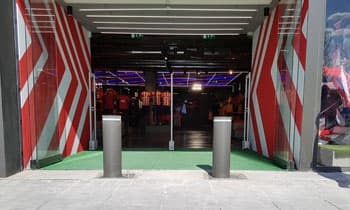 Pilonas escamotejables instal·lades en Estadi Atletic de Madrid