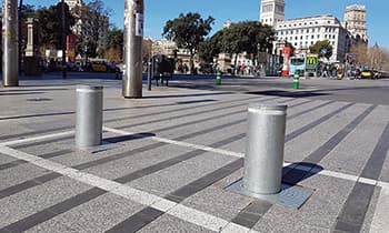 pilones instal·lades en centre barcelona

